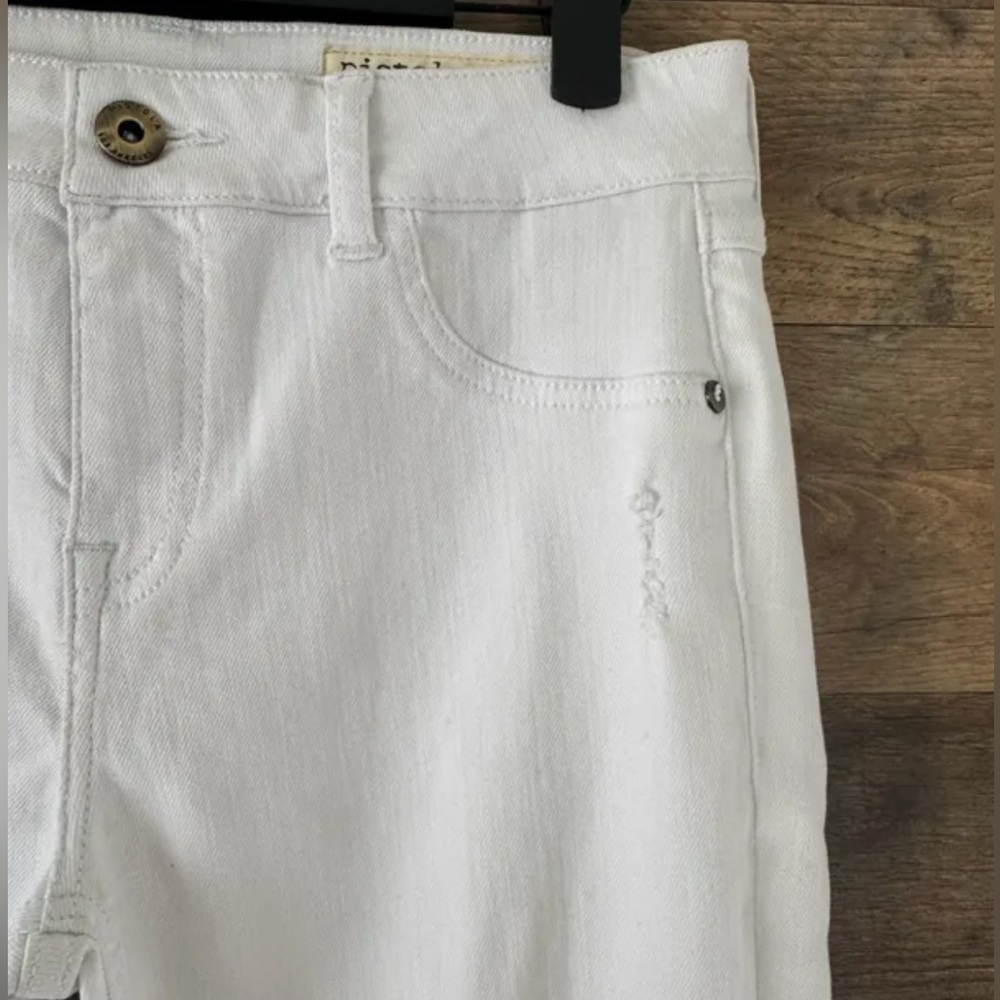 👻 NWOT Pistola White Distressed Jeans~Women’s 27”~Straight-Skinny Fit~Ankle Zip - Picture 3 of 9